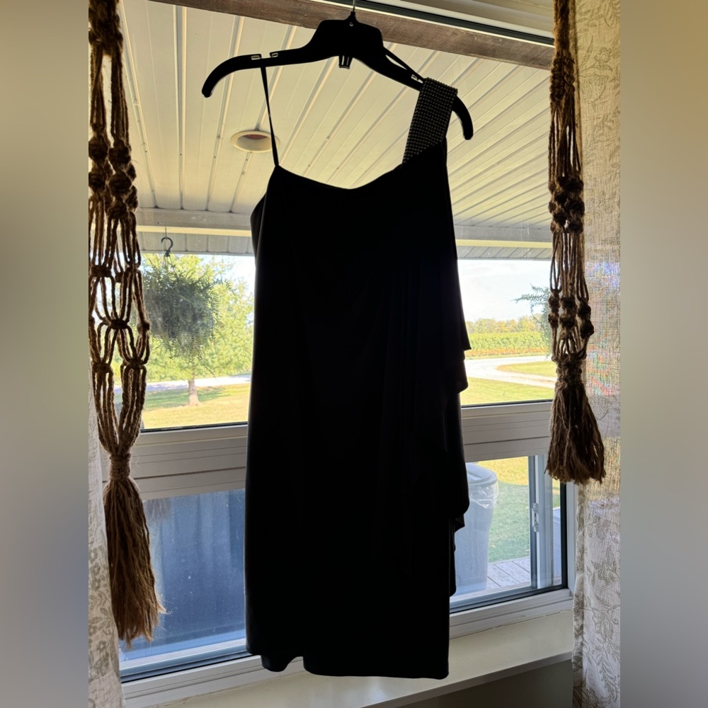 Very dressy one shouldered dress.